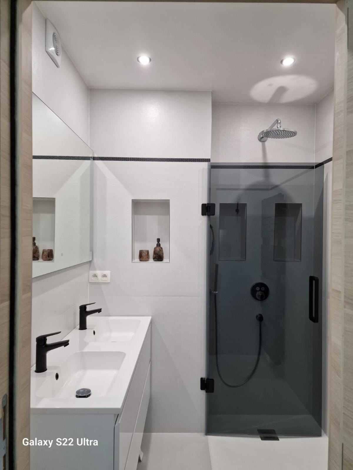 Luxury Renovated 3 Rooms Apartment أوستيند المظهر الخارجي الصورة